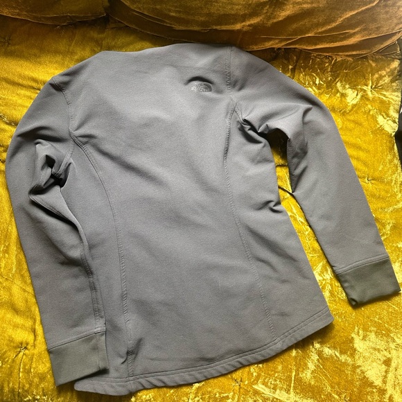 Women’s Northface Jacket - Picture 3 of 3